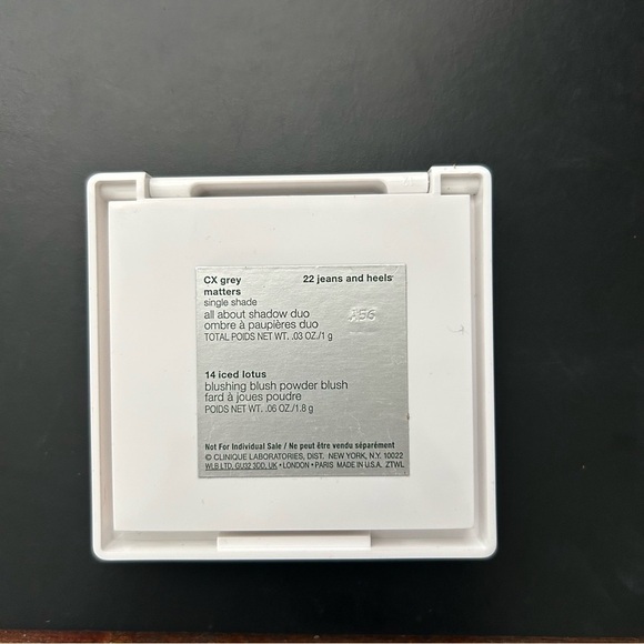 Clinique All About Shadow Duo in Grays and Blush - Picture 3 of 3